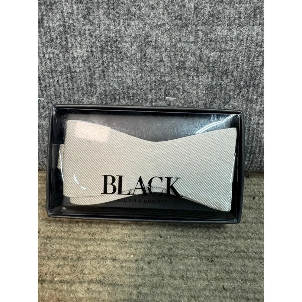 NWB Black by Vera Wang All Silk Bow Tie Silver Ribbed Formal Wedding NIB 8UAE